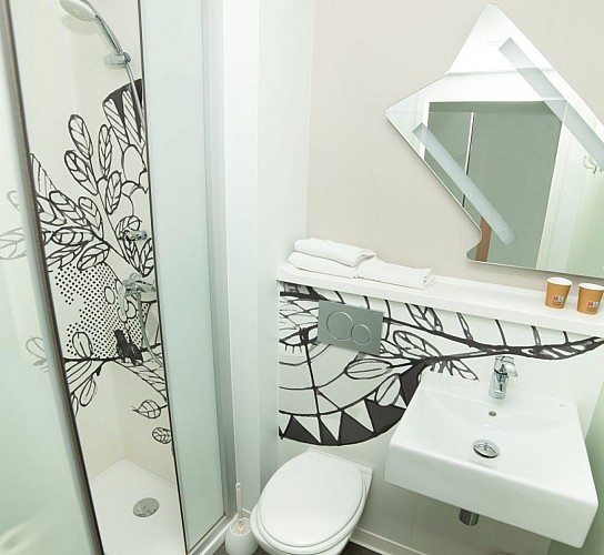 ACCUEIL_HOTEL_BESANCON_CHATEAUFARINE_-8-1-1024x943