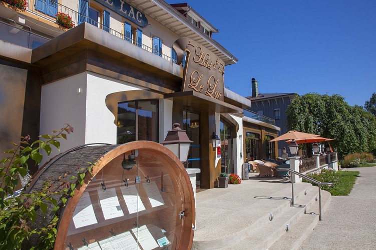 Hôtel Le Lac (entrée)(Pat.Sch.)