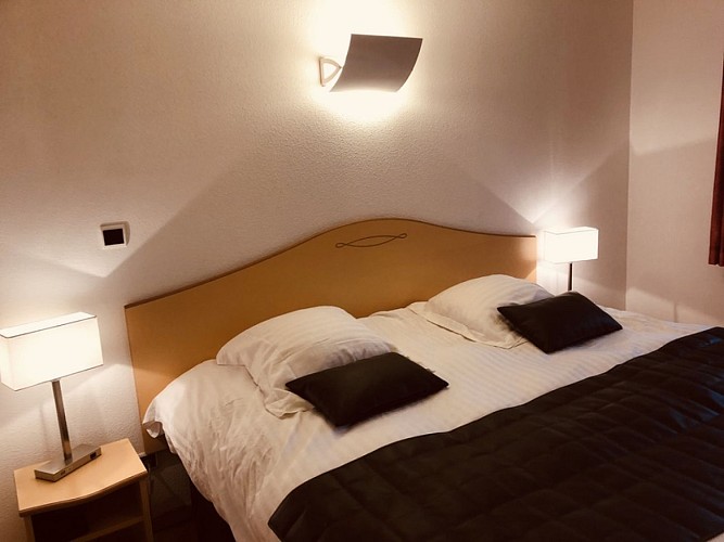 HÔTEL - LE CHAMP DES LYS_1