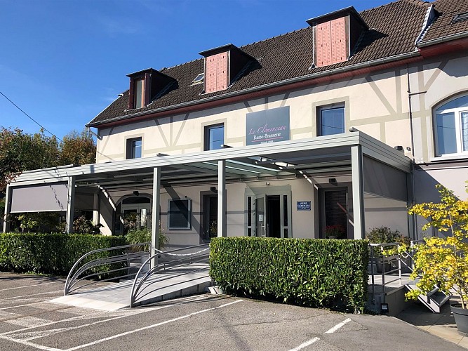 Entrée avec pergola