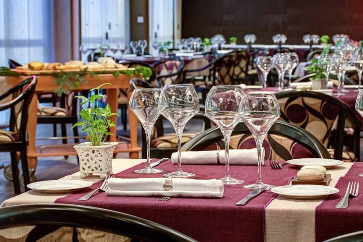 LE CARRE GOURMAND (RESTAURANT B&amp;B HÔTEL MONTBÉLIARD-SOCHAUX )