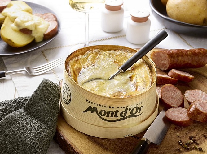 Dégustation mont d'or ©Syndicat du Mont d'Or (3)