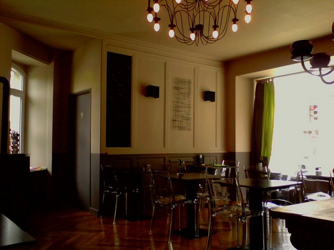 RESTAURANT / CRÊPERIE - CONFUSION DES SENS_1