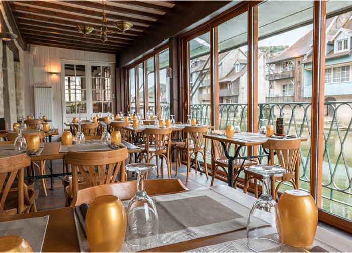 Terrasse sur la Loue été/hiver