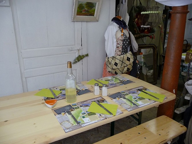 PETITE RESTAURATION - COTÉ PLACE_2