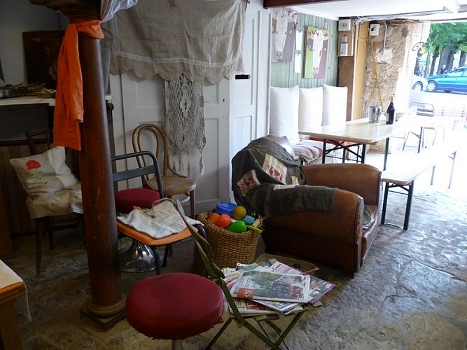 PETITE RESTAURATION - COTÉ PLACE_4