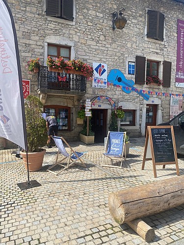 bureau_saint-hippolyte_exterieur