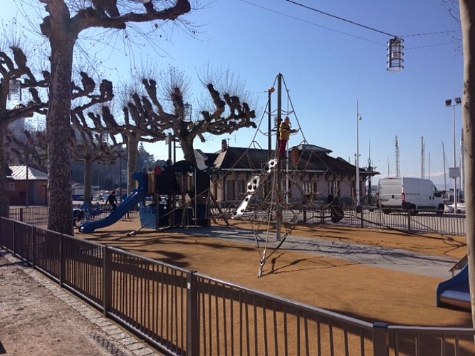 Aire de jeux du port de Rives