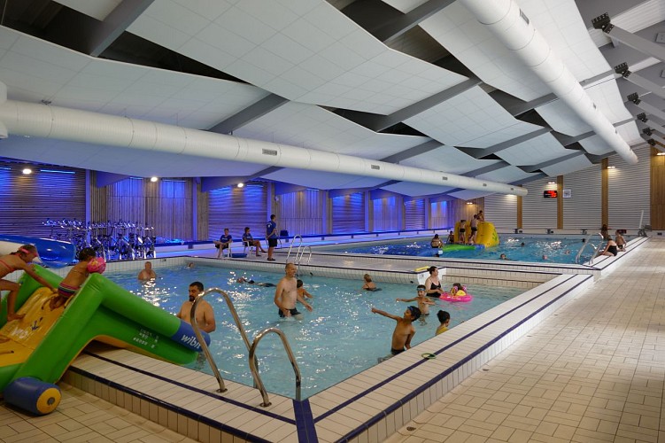 Swimming pool of the Morel leisure centre