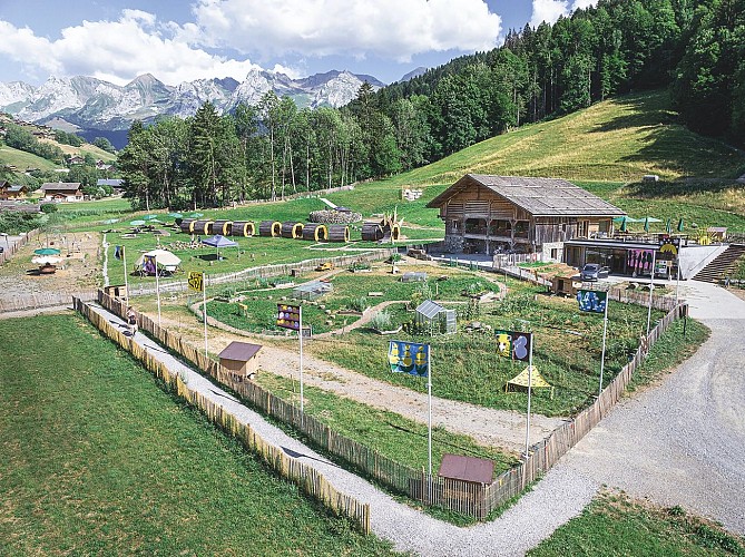 La Source, un parc de jeux et une exploration de l'Alpe