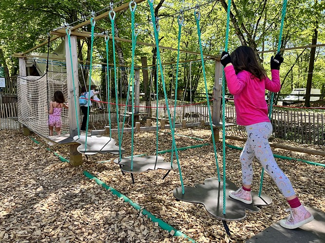 Акро Домбес