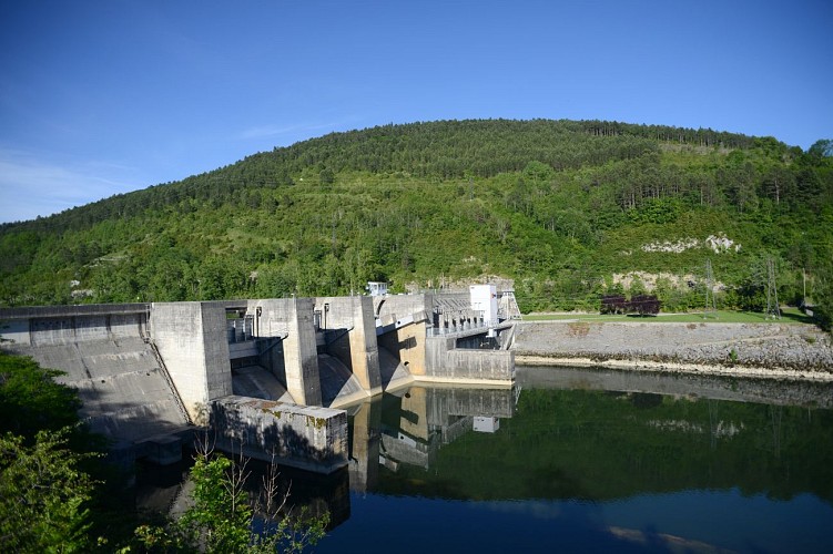 Sentier "Allement - barrage" à Poncin