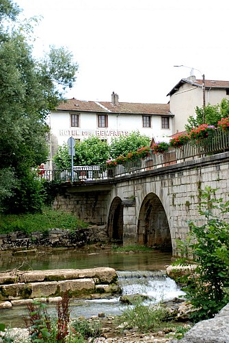 Sentier "Chenavel - Neuville" à Poncin