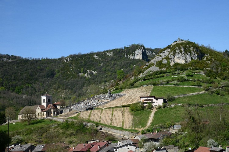 Hike Notre-Dame de Carmier in Cerdon