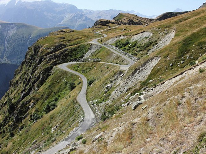 Route d'exception : le Col de Sarenne par la vallée du Ferrand
