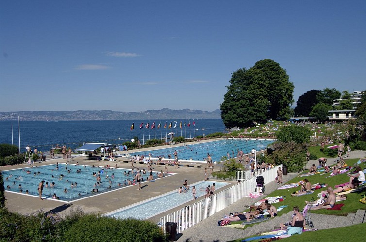 Das Schwimmbad von Evian