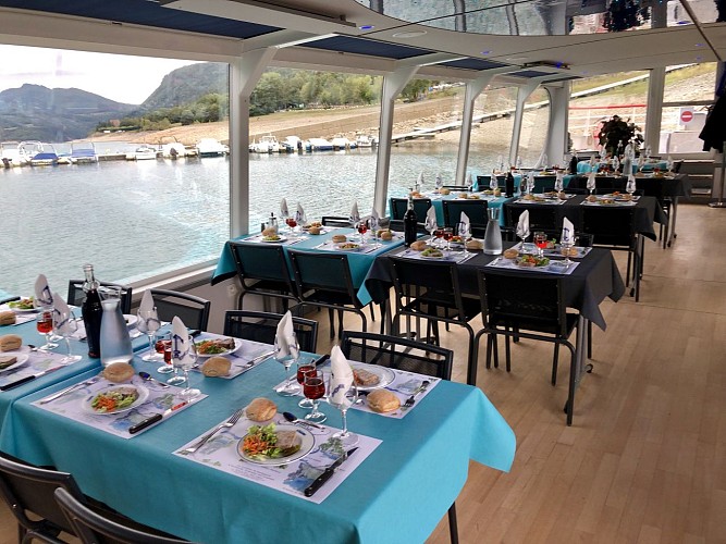 Croisières déjeuner et dîner sur le bateau La MIRA