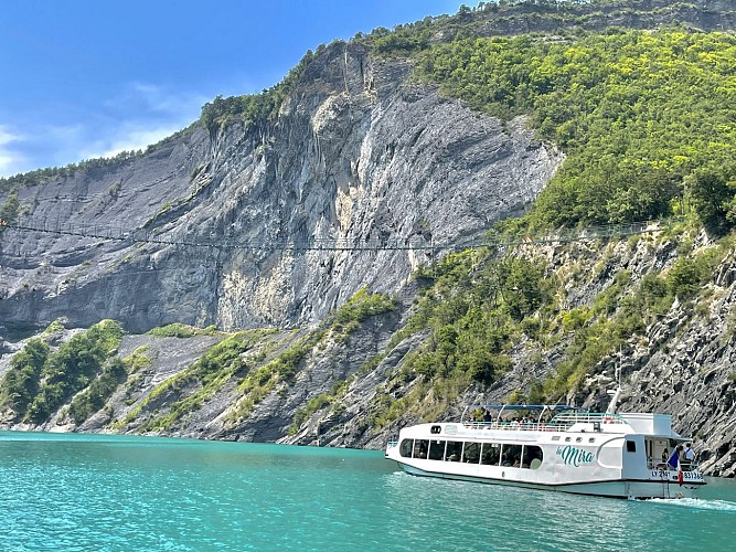 Croisières apéritives sur le bateau La MIRA