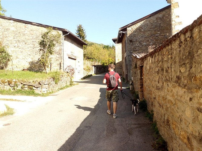 Sentier pédestre de "Vareilles au Lac Bleu : le long du Gardon"