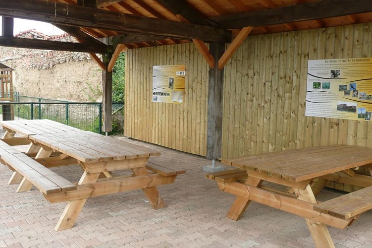 Picknickplatz in Le Bourg