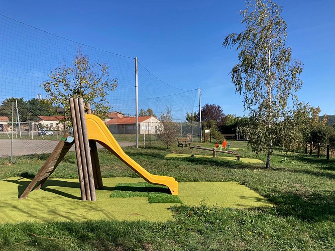 Aire de jeux du stade - Néronde