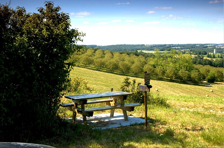 Aire de pique-nique de Saint-Laurent des Combes