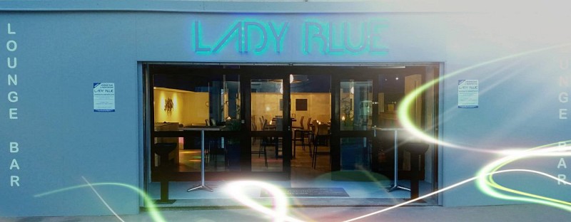 Pub lounge Lady blue