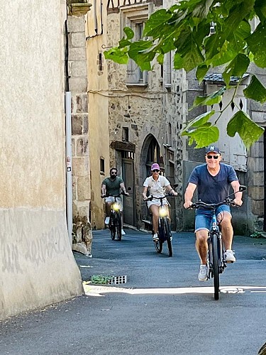 Les ruelles touristiques et pentues de Tulle en toute simplicité !