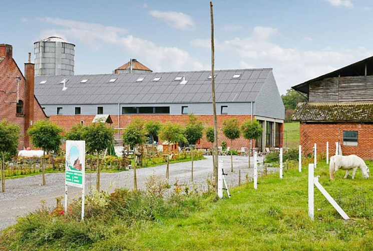 La-ferme-de-la-Bourgade-Heure
