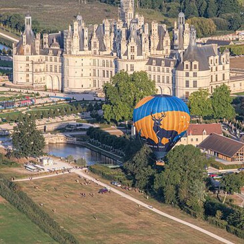 Vol en  Montgolfière en face du Château de Chambord