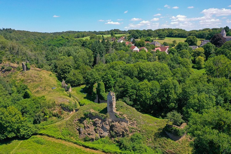 Ruinesbourgdrone23_©CreuseTourisme