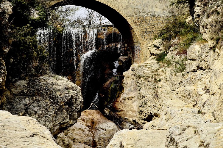 Moulin à huile de la cascade de Monessargues