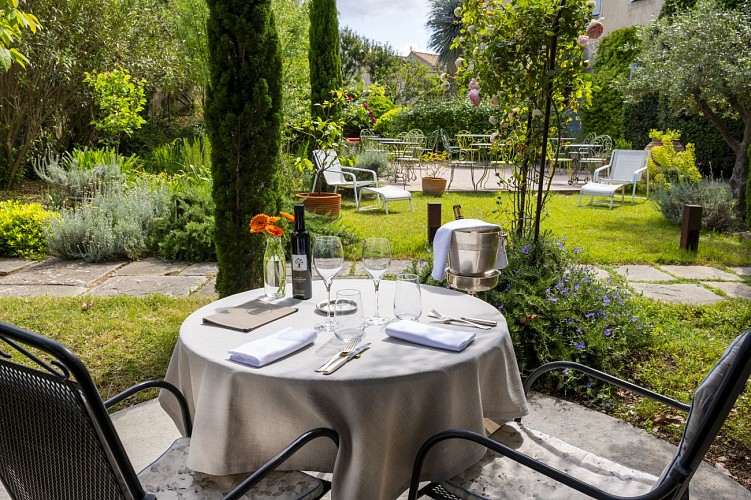 dinerneterrasseau1669©chateaudesiran