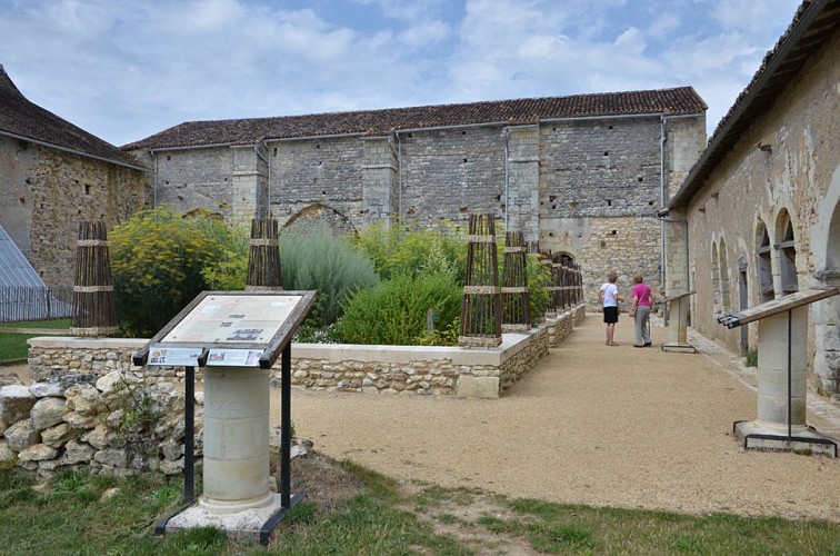 archigny-abbaye-etoile1