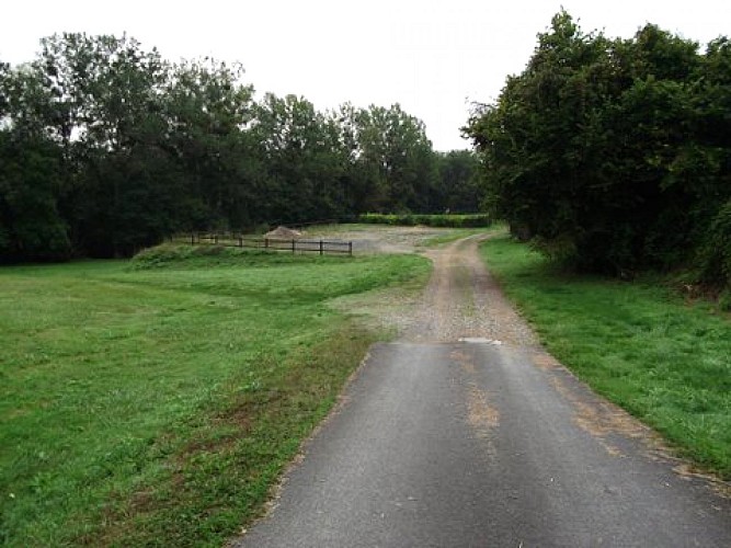 Aire de stationnement camping-car Route de Maire