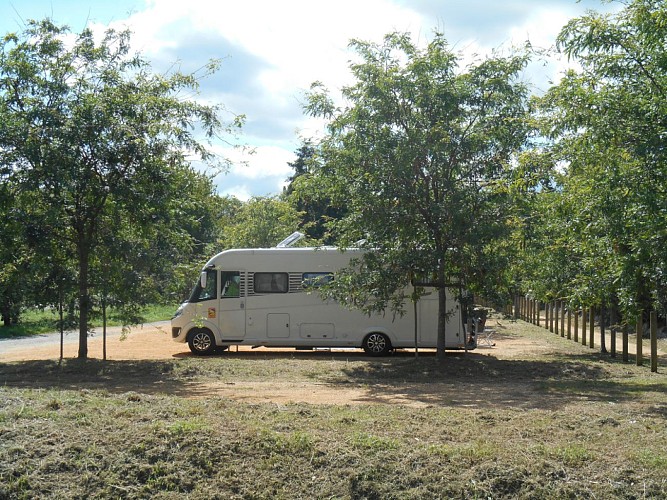 AIRE DE STATIONNEMENT ET DE SERVICES