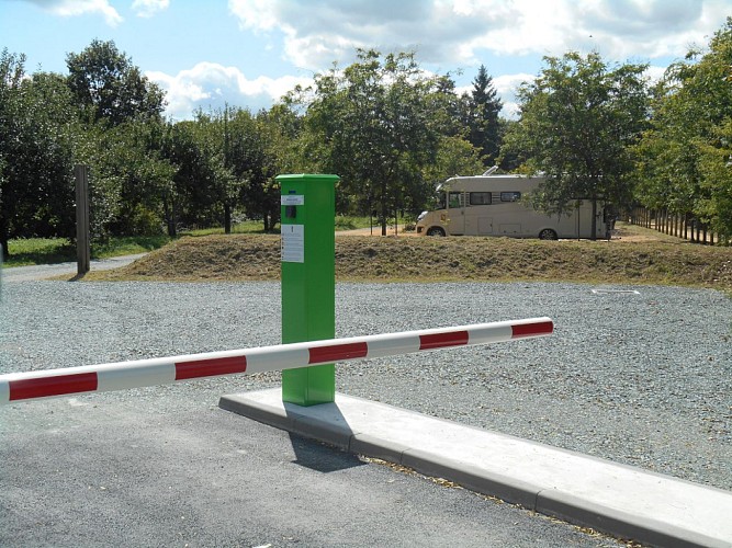 AIRE DE STATIONNEMENT ET DE SERVICES