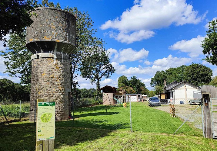 Le chateau d'eau de la gare