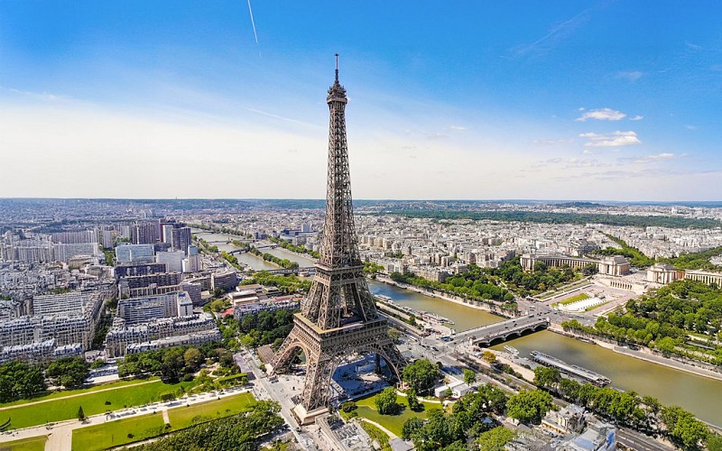 Eiffel Tower Guided Tour by Elevator: Summit or Second Floor