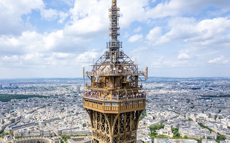 Eiffel Tower Guided Tour by Elevator: Summit or Second Floor