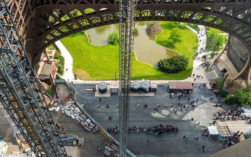 Eiffel Tower Self-Guided Tour with Audioguide: Summit or Second Floor