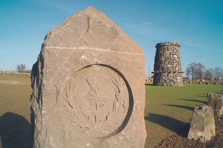 Mémorial à la 9ème Division écossaise et Point du Jour Cemetery