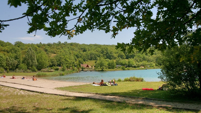 Baignade au lac de Virieu-le-Grand