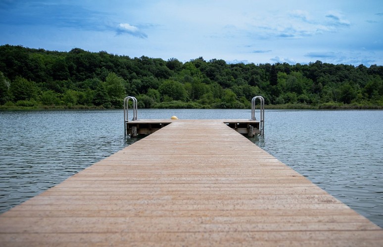 Baignade au lac de Virieu-le-Grand