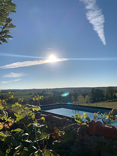 Le glamping à petite échelle avec des vues imprenables et des équipements de luxe.