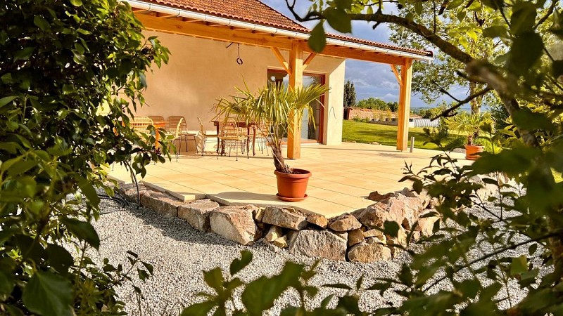 Le glamping à petite échelle avec des vues imprenables et des équipements de luxe.