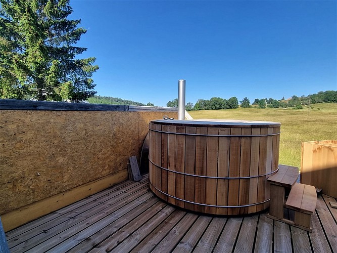 Hot tub and sauna in Les Plans d'Hotonnes