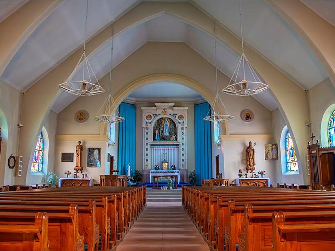 L'ÉGLISE SAINTE-BERNADETTE - CHURCH