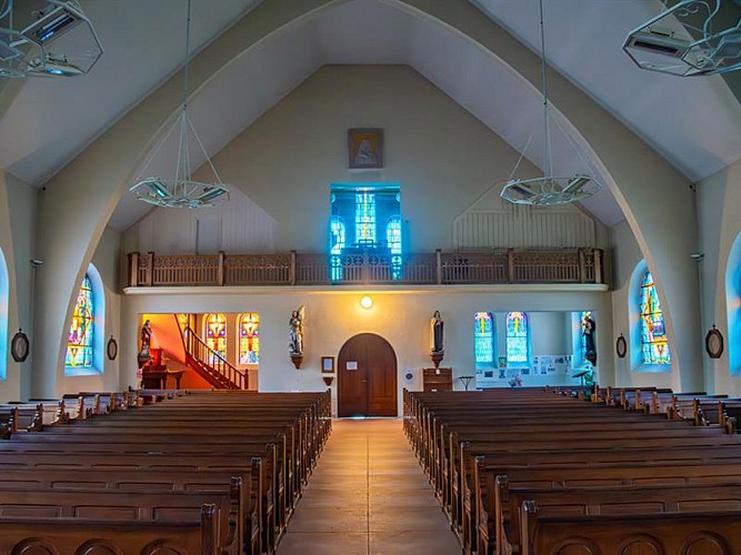 L'ÉGLISE SAINTE-BERNADETTE - KERK