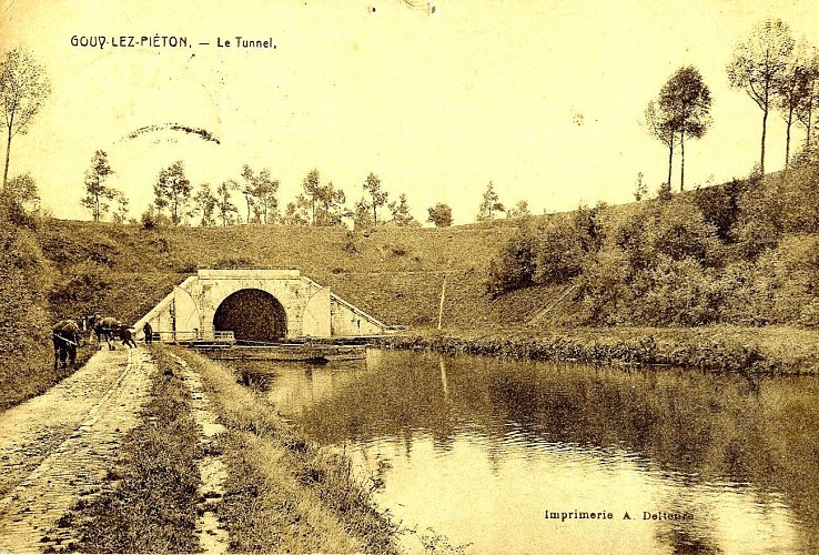 Tunnel à bateaux de Godarville